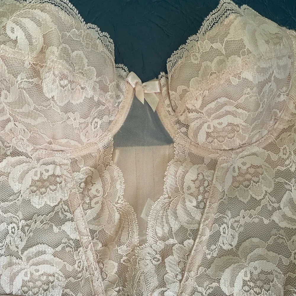 VTG Frederick's of Hollywood Lace Bustier in Cream - Picture 2 of 6